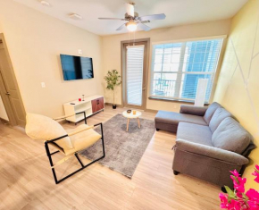 Full Apartment Pet-Friendly, 15 Min to Parks, King Bed, Resort-Style Amenities